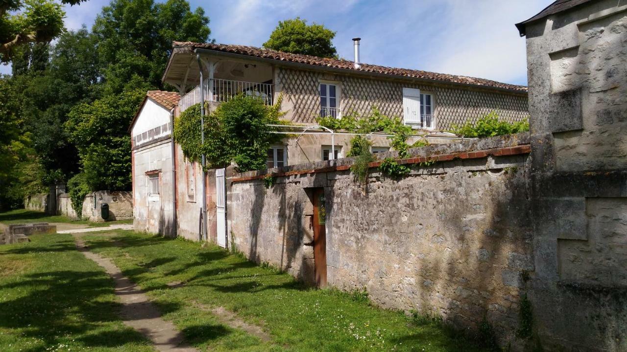 Le Gue Renard-Un Balcon Sur La Charente Villa Jarnac Exterior photo